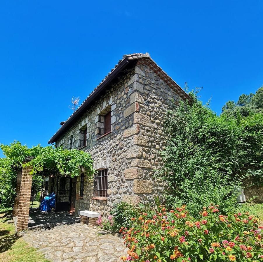 Casa Rural En Candeleda Con Piscina Y Un Maravilloso Jardin Eksteriør billede