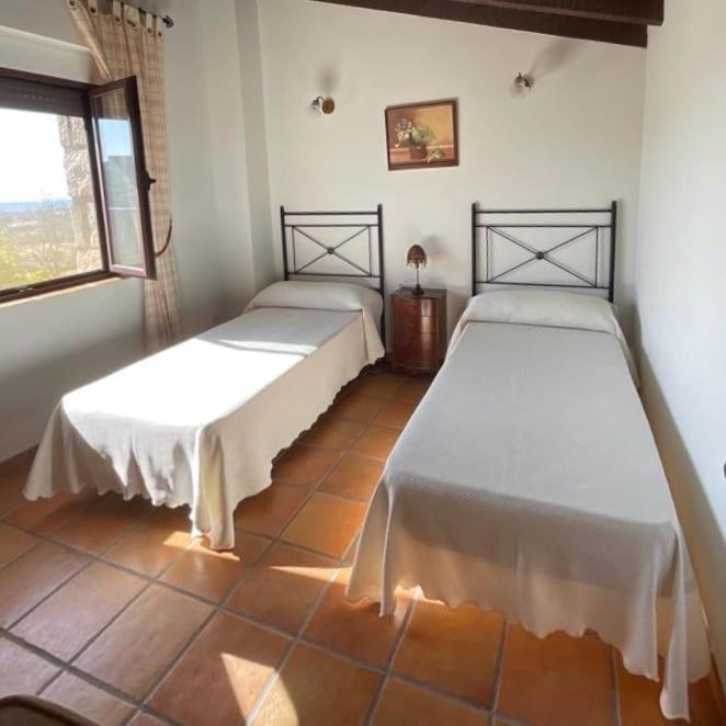 Casa Rural En Candeleda Con Piscina Y Un Maravilloso Jardin Eksteriør billede