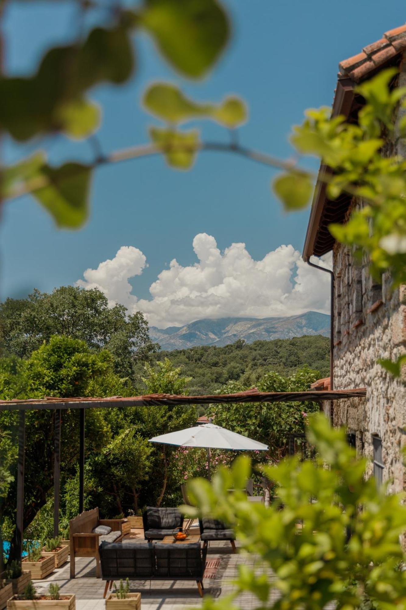 Casa Rural En Candeleda Con Piscina Y Un Maravilloso Jardin Eksteriør billede