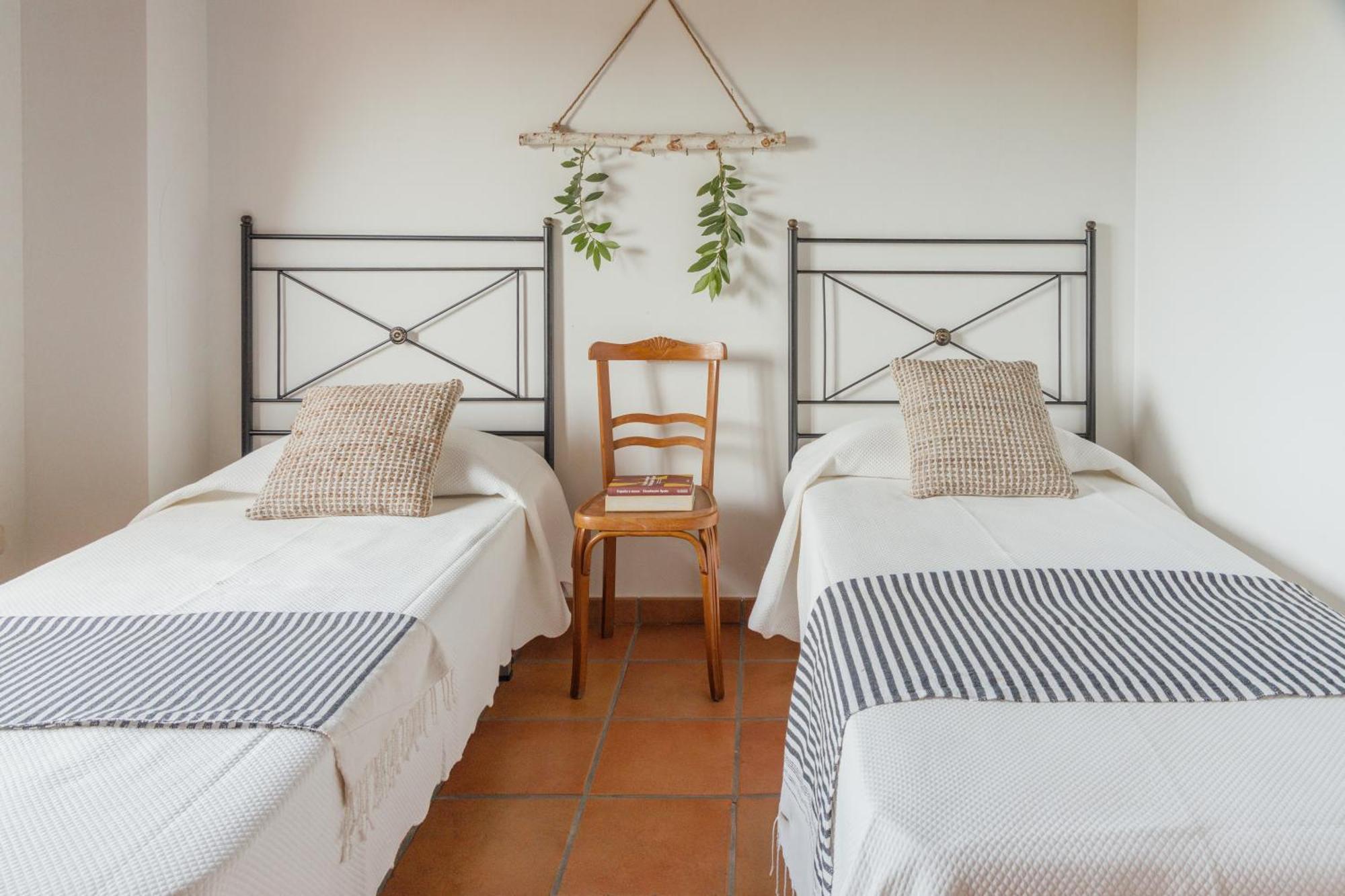 Casa Rural En Candeleda Con Piscina Y Un Maravilloso Jardin Eksteriør billede