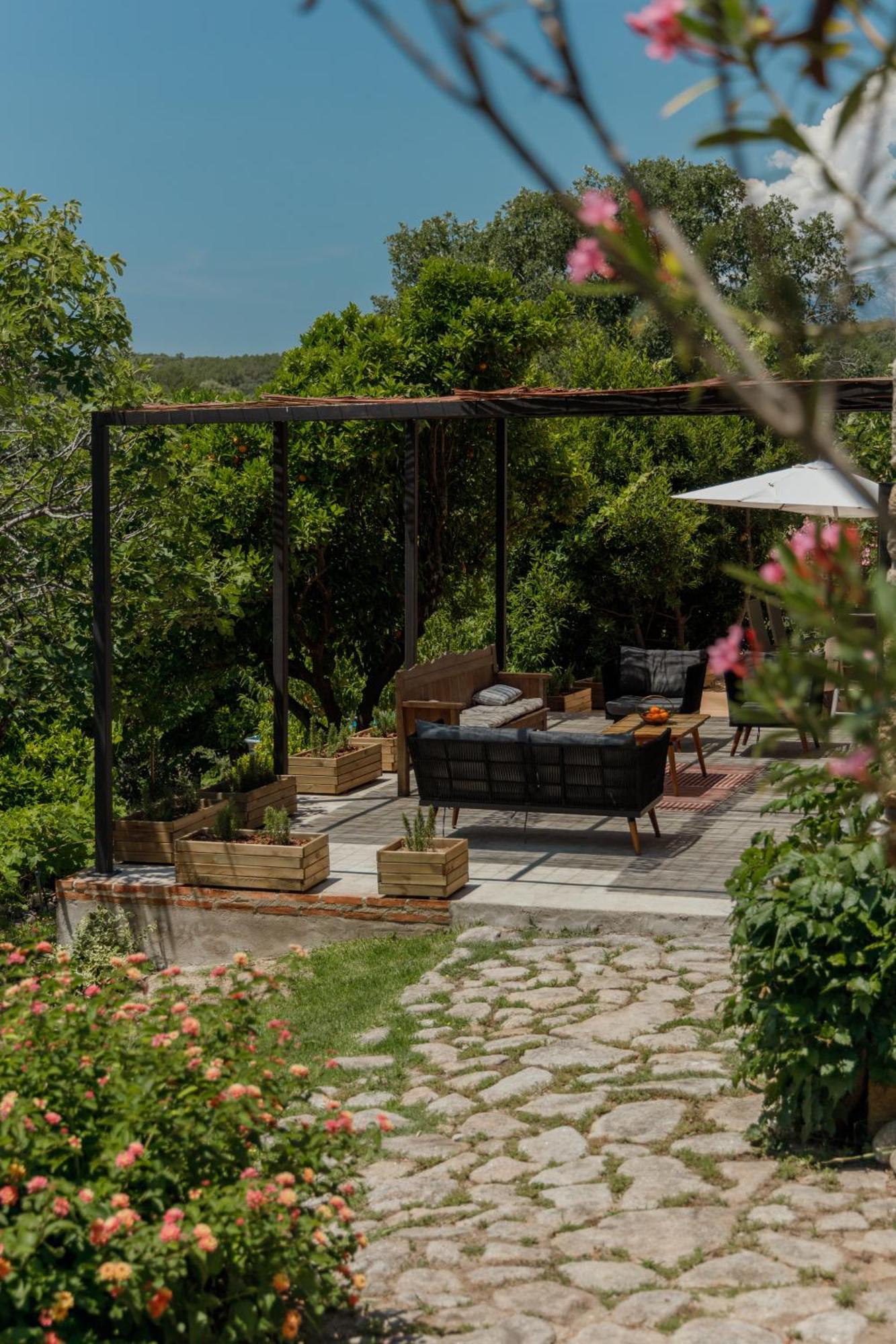 Casa Rural En Candeleda Con Piscina Y Un Maravilloso Jardin Eksteriør billede