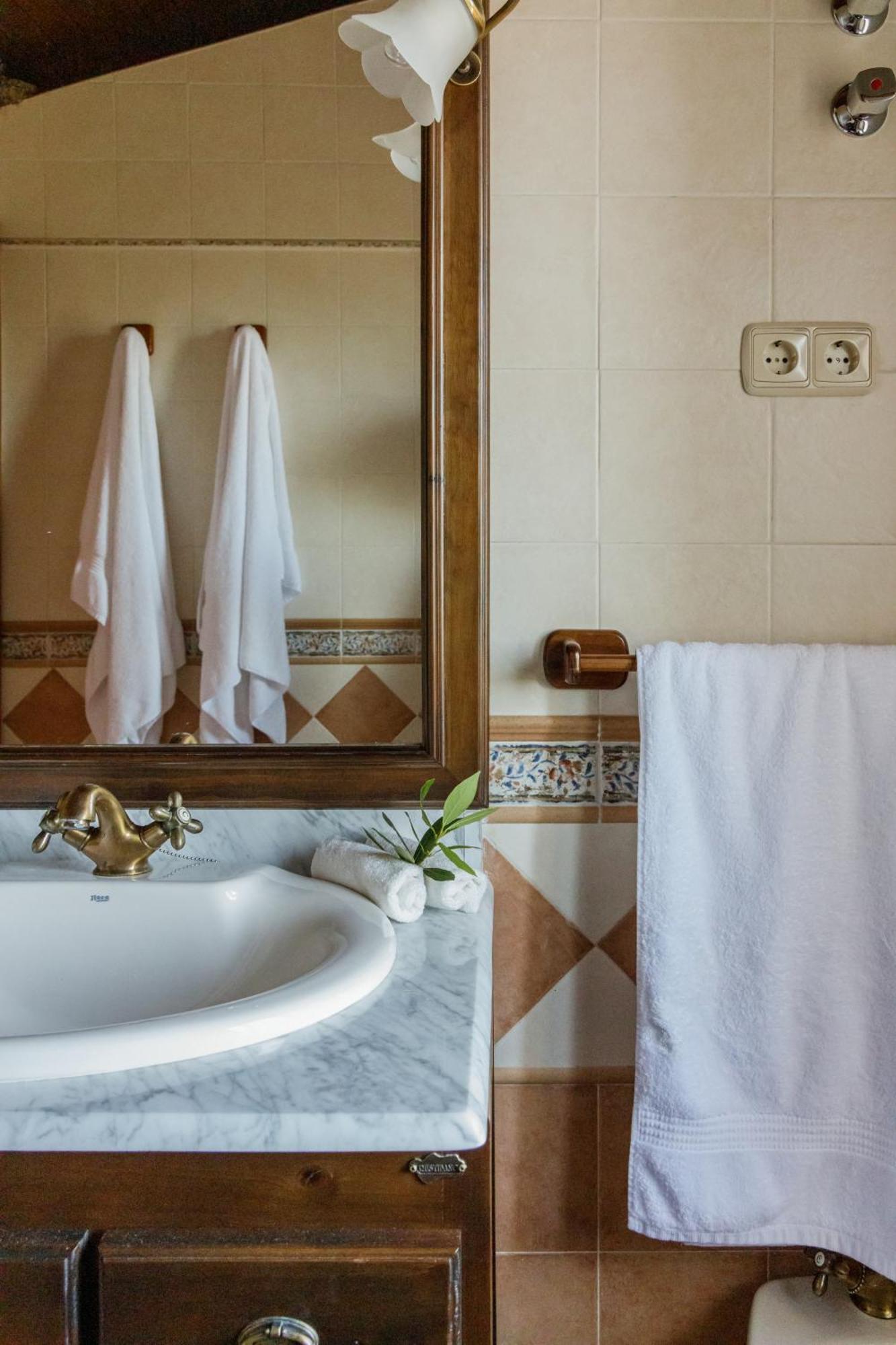 Casa Rural En Candeleda Con Piscina Y Un Maravilloso Jardin Eksteriør billede